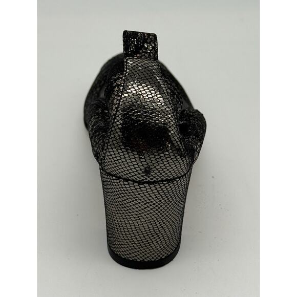 Chanel Black Gold Embossed Lace Pumps *SIZE 36C*Very nice Vintage Condition - Picture 14 of 16